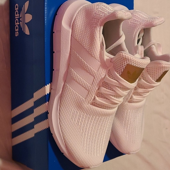 Adidas - Picture 3 of 6